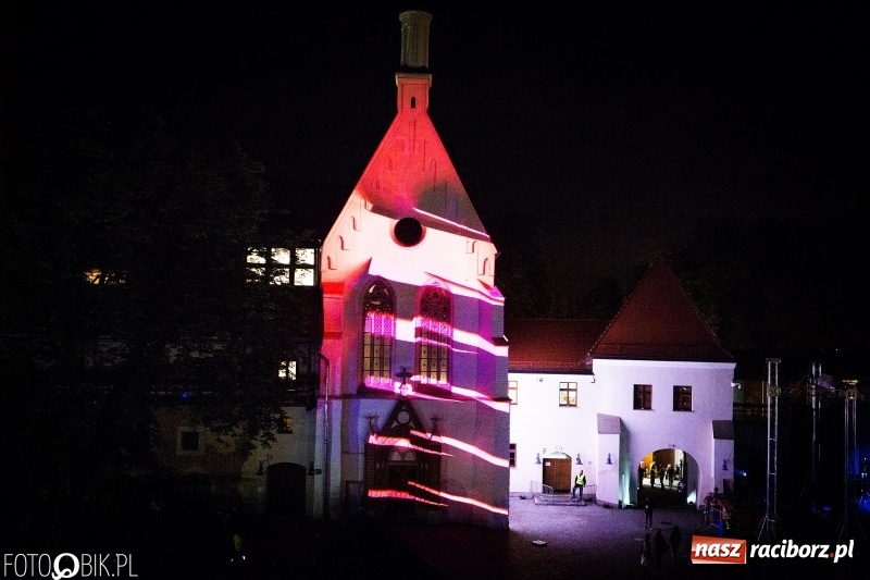 Zdjęcie w galerii na portalu naszraciborz.pl: INTRO Festival to nie tylko muzyka, ale i ŚWIATŁO. Mapping 3D kaplicy FOTO i WIDEO wiadomości z regionu