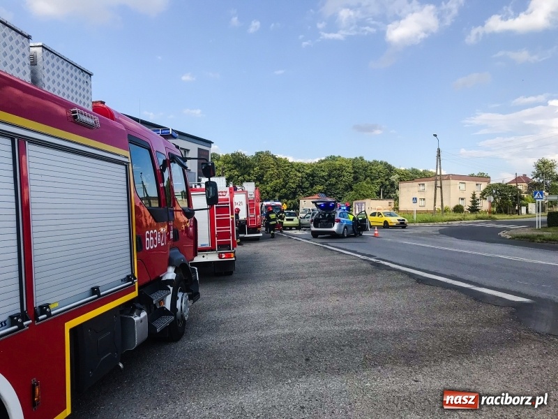 Zdjęcie w galerii na portalu naszraciborz.pl: Zderzenie forda i nissana w Rzuchowie  wiadomości z regionu