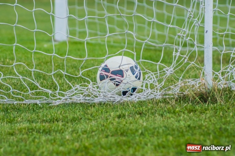 Zdjęcie w galerii na portalu naszraciborz.pl: Sparingowa kanonada w Zawadzie Książęcej wiadomości z regionu