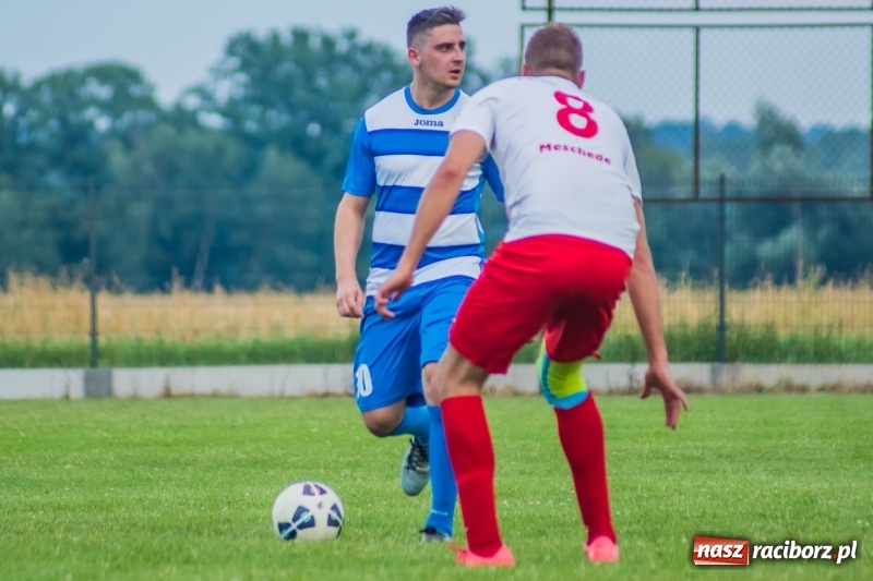 Zdjęcie w galerii na portalu naszraciborz.pl: Sparingowa kanonada w Zawadzie Książęcej wiadomości z regionu