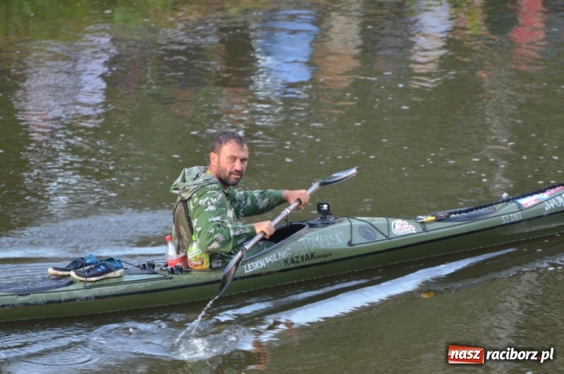 Zdjęcie w galerii na portalu naszraciborz.pl: Pokonał Wołgę, teraz zmaga się z Odrą  wiadomości z regionu