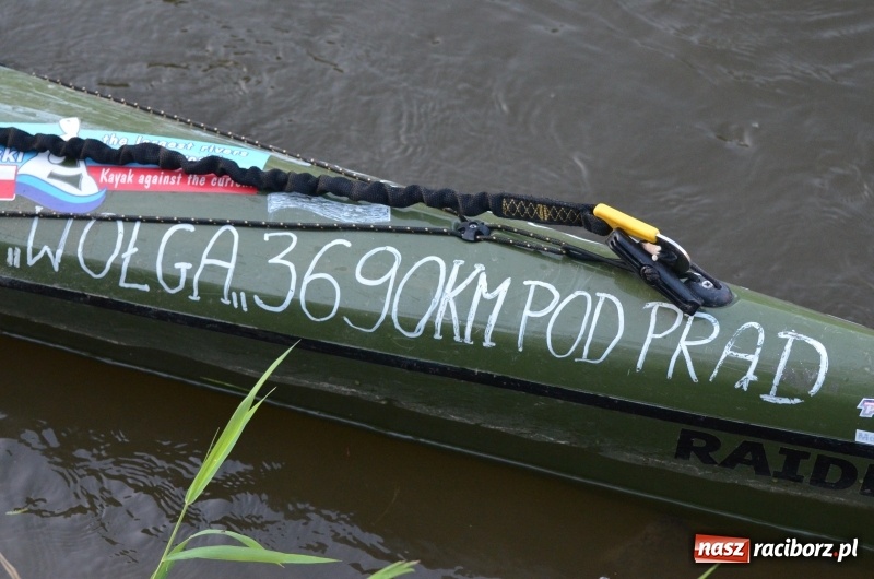 Zdjęcie w galerii na portalu naszraciborz.pl: Pokonał Wołgę, teraz zmaga się z Odrą  wiadomości z regionu