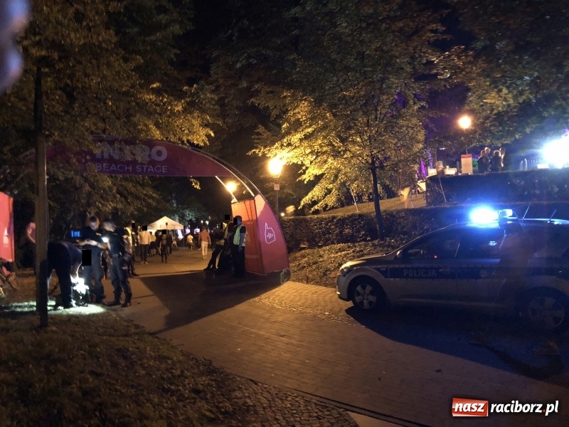 Zdjęcie w galerii na portalu naszraciborz.pl: Błyskawiczna nocna interwencja policji na INTRO  wiadomości z regionu
