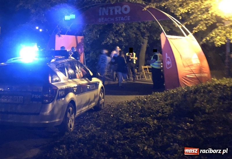 Zdjęcie w galerii na portalu naszraciborz.pl: Błyskawiczna nocna interwencja policji na INTRO  wiadomości z regionu