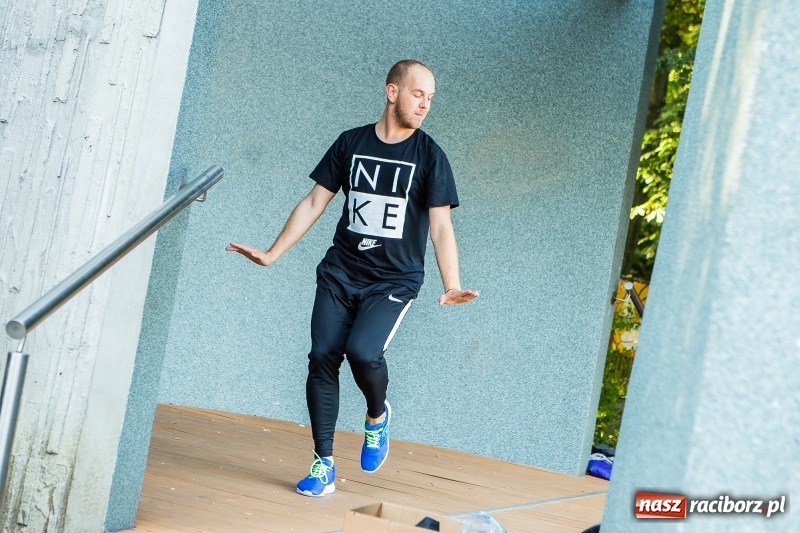 Zdjęcie w galerii na portalu naszraciborz.pl: Gorące latino w Parku Roth z Akademią Fitness wiadomości z regionu