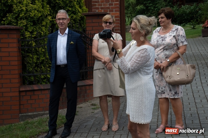 Zdjęcie w galerii na portalu naszraciborz.pl: Klaksonem do nieba! W Markowicach poświęcono pojazdy i parking wiadomości z regionu