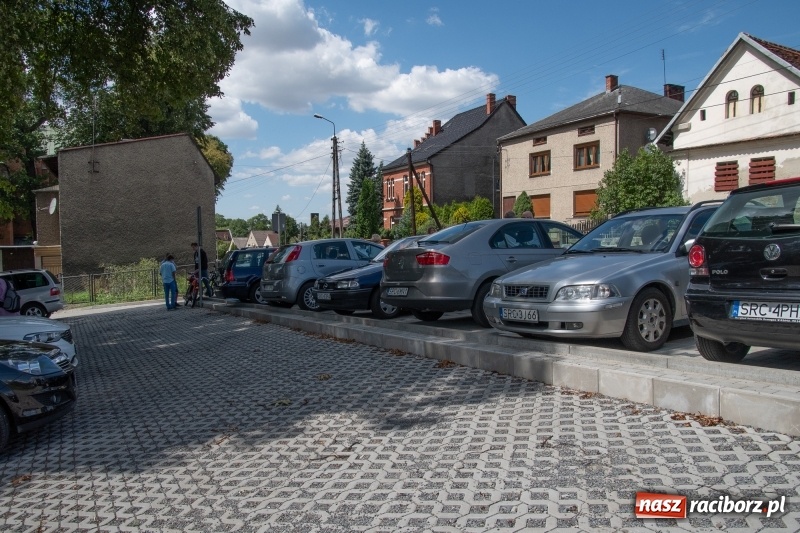 Zdjęcie w galerii na portalu naszraciborz.pl: Klaksonem do nieba! W Markowicach poświęcono pojazdy i parking wiadomości z regionu