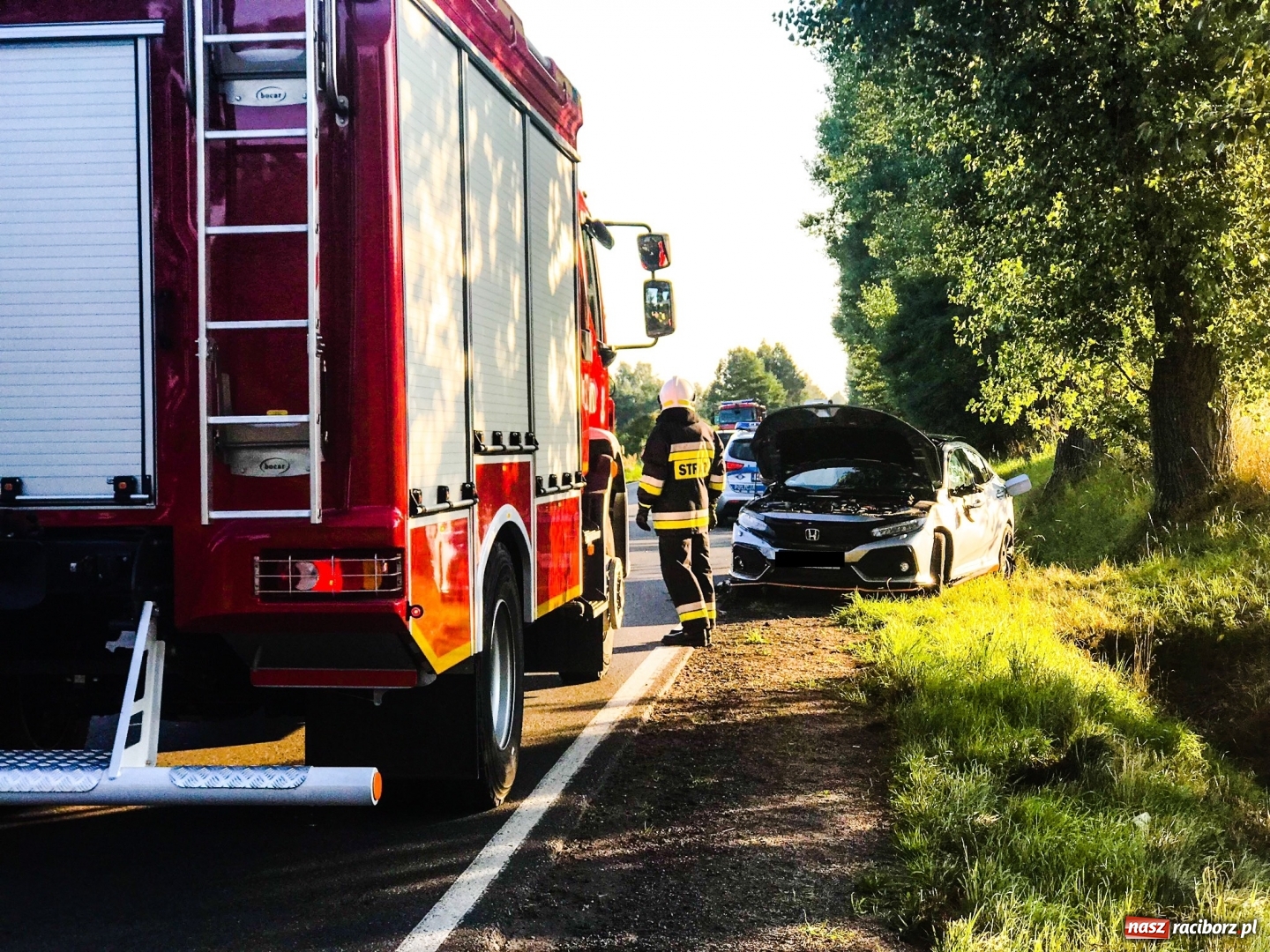 Zdjęcie w galerii na portalu naszraciborz.pl: Honda wypadła z drogi Racibórz-Babice  wiadomości z regionu