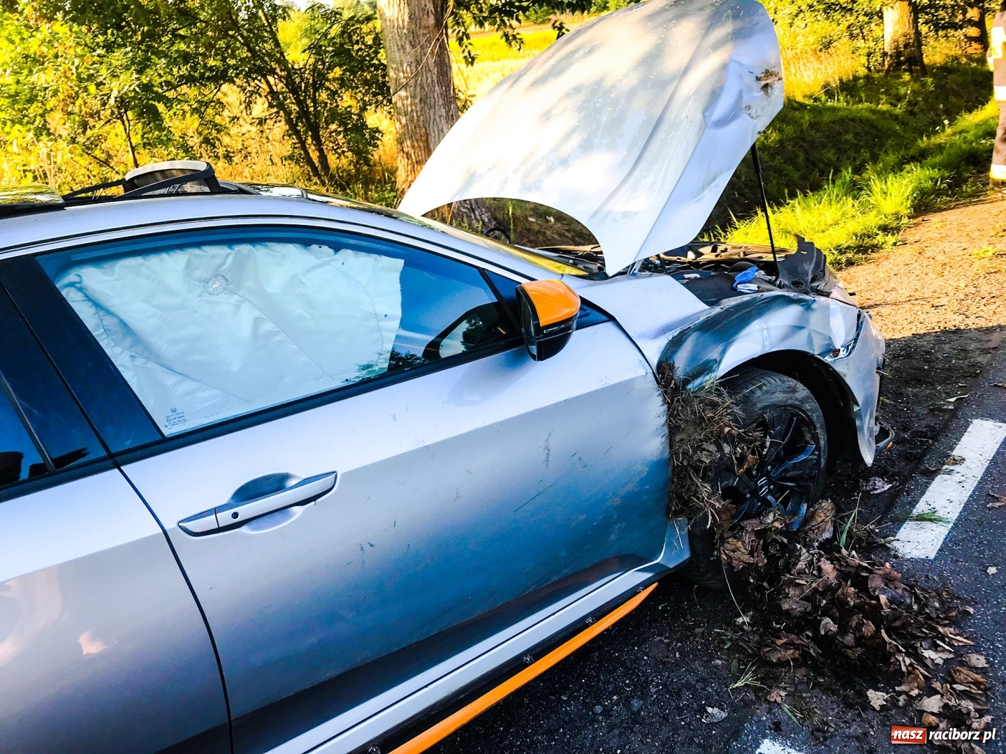 Zdjęcie w galerii na portalu naszraciborz.pl: Honda wypadła z drogi Racibórz-Babice  wiadomości z regionu