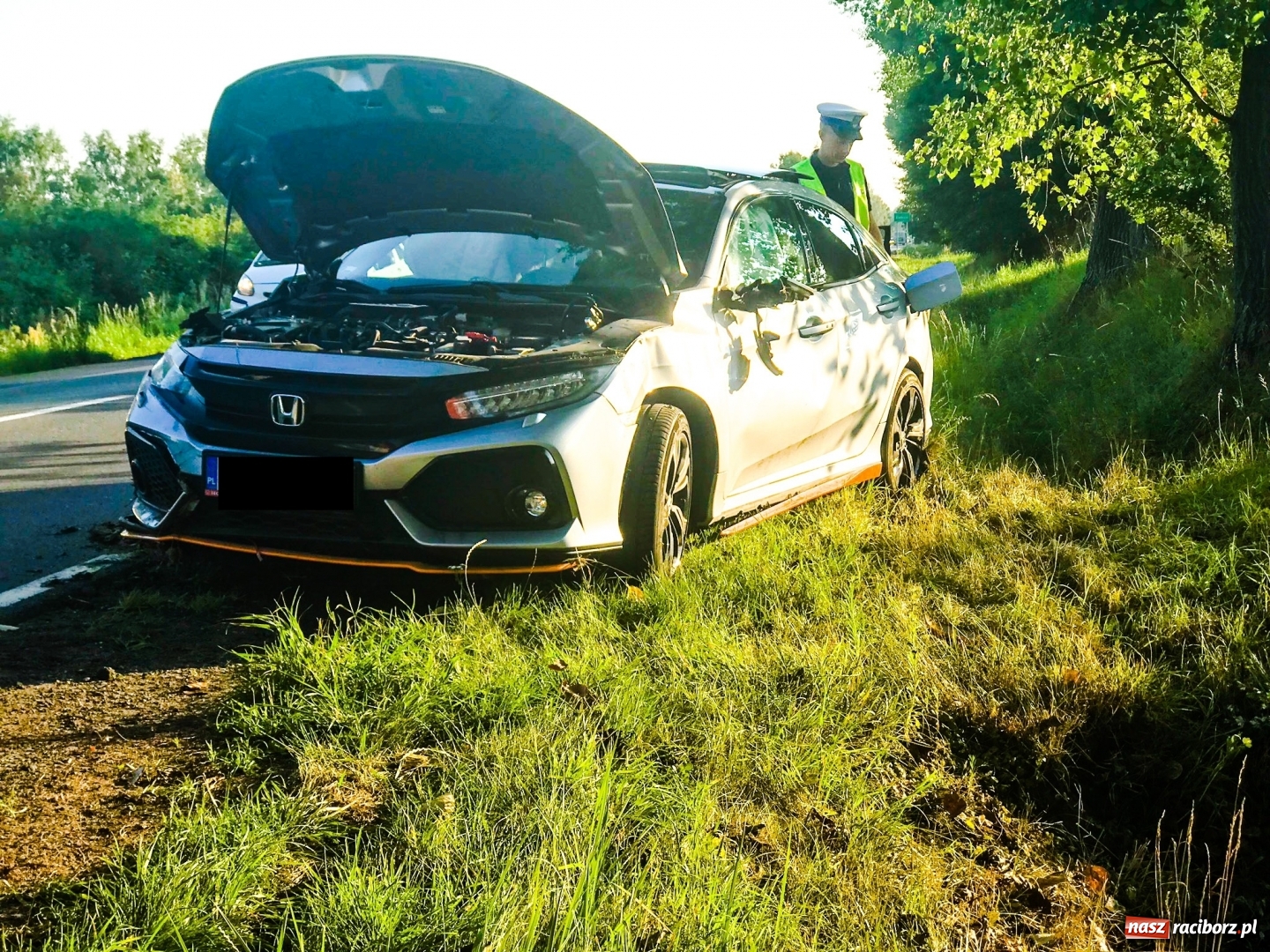 Zdjęcie w galerii na portalu naszraciborz.pl: Honda wypadła z drogi Racibórz-Babice  wiadomości z regionu