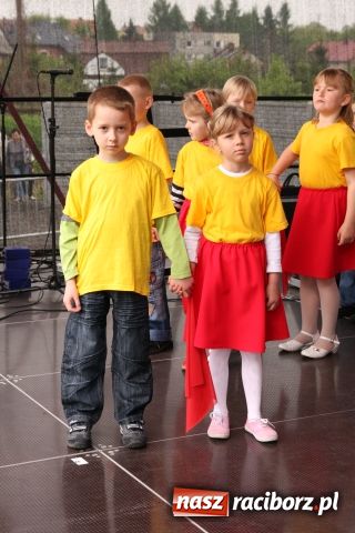 Zdjęcie w galerii na portalu naszraciborz.pl: Golce i fajerwerki na zakończenie  wiadomości z regionu