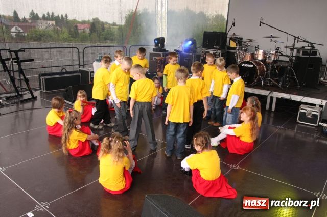 Zdjęcie w galerii na portalu naszraciborz.pl: Golce i fajerwerki na zakończenie  wiadomości z regionu