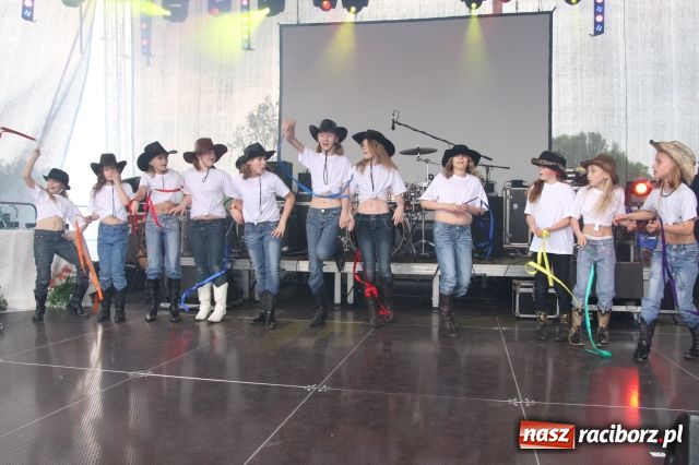 Zdjęcie w galerii na portalu naszraciborz.pl: Golce i fajerwerki na zakończenie  wiadomości z regionu