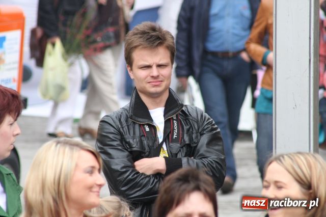 Zdjęcie w galerii na portalu naszraciborz.pl: Golce i fajerwerki na zakończenie  wiadomości z regionu