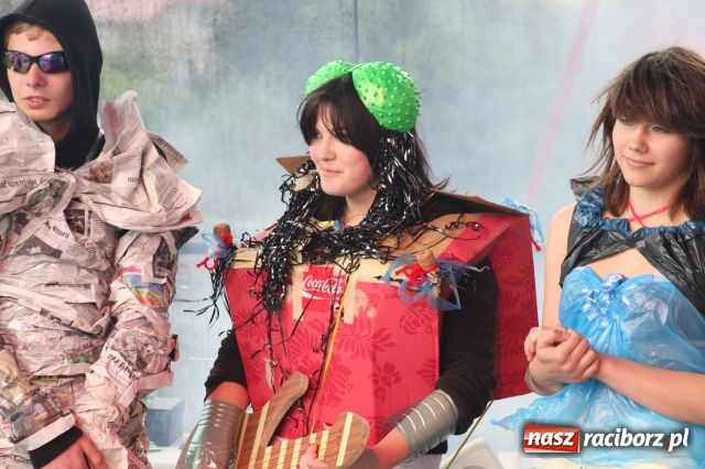 Zdjęcie w galerii na portalu naszraciborz.pl: Golce i fajerwerki na zakończenie  wiadomości z regionu