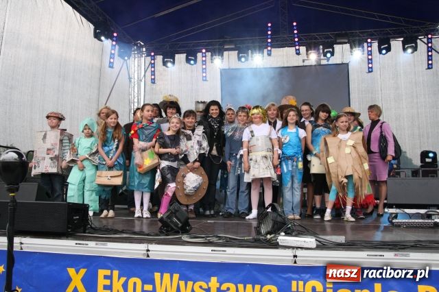 Zdjęcie w galerii na portalu naszraciborz.pl: Golce i fajerwerki na zakończenie  wiadomości z regionu