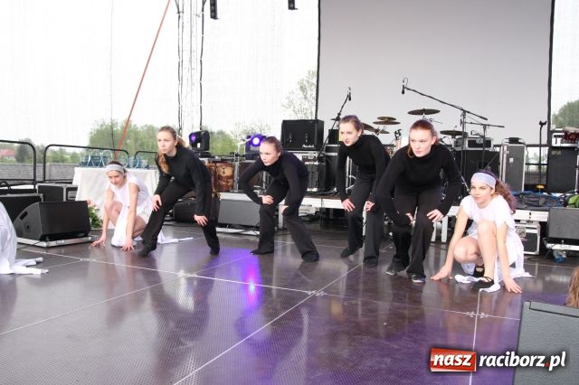 Zdjęcie w galerii na portalu naszraciborz.pl: Golce i fajerwerki na zakończenie  wiadomości z regionu