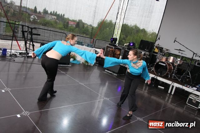 Zdjęcie w galerii na portalu naszraciborz.pl: Golce i fajerwerki na zakończenie  wiadomości z regionu