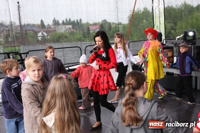 Zdjęcie w galerii na portalu naszraciborz.pl: Golce i fajerwerki na zakończenie  wiadomości z regionu