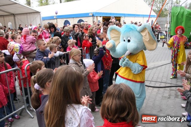 Zdjęcie w galerii na portalu naszraciborz.pl: Golce i fajerwerki na zakończenie  wiadomości z regionu