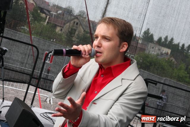 Zdjęcie w galerii na portalu naszraciborz.pl: Golce i fajerwerki na zakończenie  wiadomości z regionu