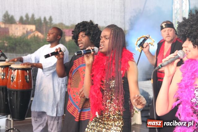 Zdjęcie w galerii na portalu naszraciborz.pl: Golce i fajerwerki na zakończenie  wiadomości z regionu