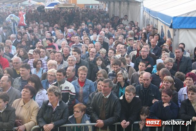 Zdjęcie w galerii na portalu naszraciborz.pl: Golce i fajerwerki na zakończenie  wiadomości z regionu