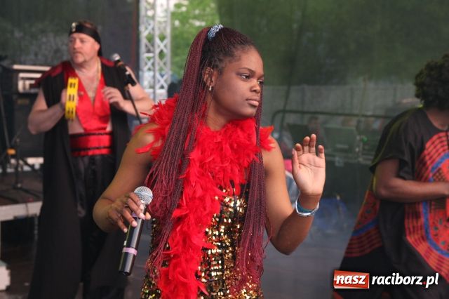 Zdjęcie w galerii na portalu naszraciborz.pl: Golce i fajerwerki na zakończenie  wiadomości z regionu