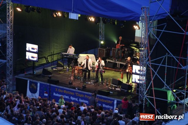 Zdjęcie w galerii na portalu naszraciborz.pl: Golce i fajerwerki na zakończenie  wiadomości z regionu