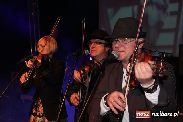 Zdjęcie w galerii na portalu naszraciborz.pl: Golce i fajerwerki na zakończenie  wiadomości z regionu