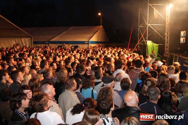 Zdjęcie w galerii na portalu naszraciborz.pl: Golce i fajerwerki na zakończenie  wiadomości z regionu