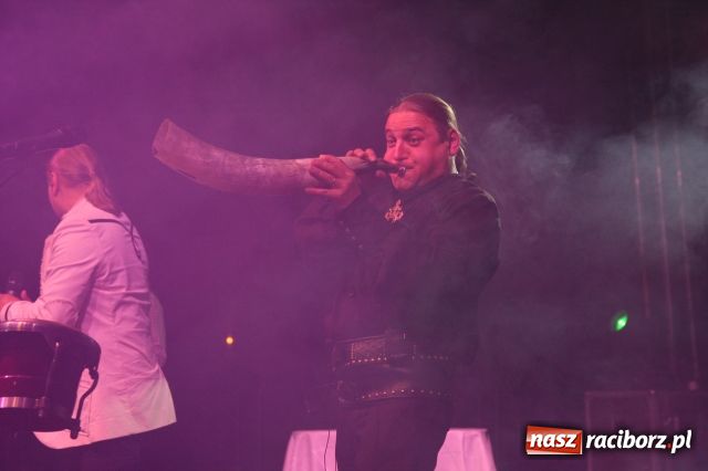 Zdjęcie w galerii na portalu naszraciborz.pl: Golce i fajerwerki na zakończenie  wiadomości z regionu