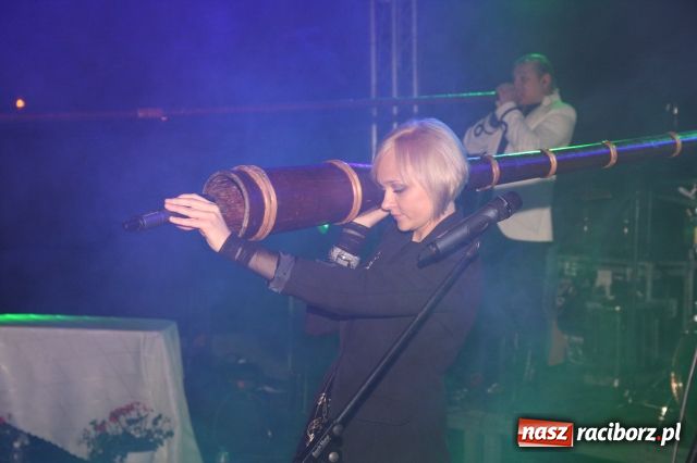 Zdjęcie w galerii na portalu naszraciborz.pl: Golce i fajerwerki na zakończenie  wiadomości z regionu