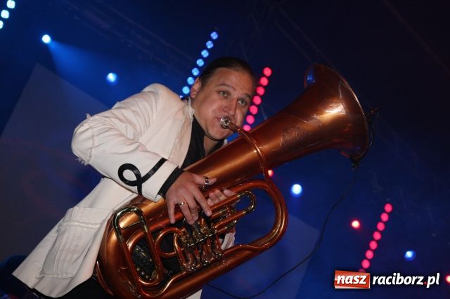 Zdjęcie w galerii na portalu naszraciborz.pl: Golce i fajerwerki na zakończenie  wiadomości z regionu