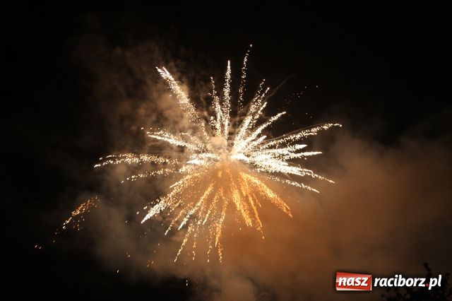 Zdjęcie w galerii na portalu naszraciborz.pl: Golce i fajerwerki na zakończenie  wiadomości z regionu