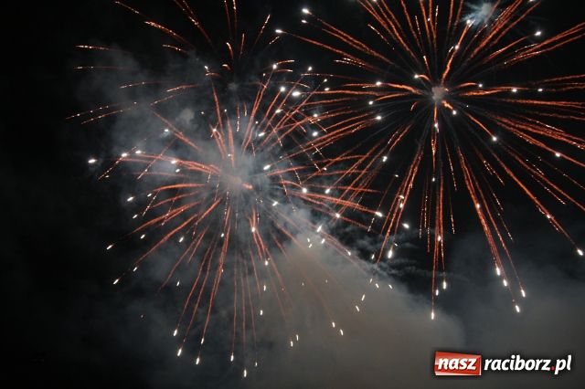 Zdjęcie w galerii na portalu naszraciborz.pl: Golce i fajerwerki na zakończenie  wiadomości z regionu