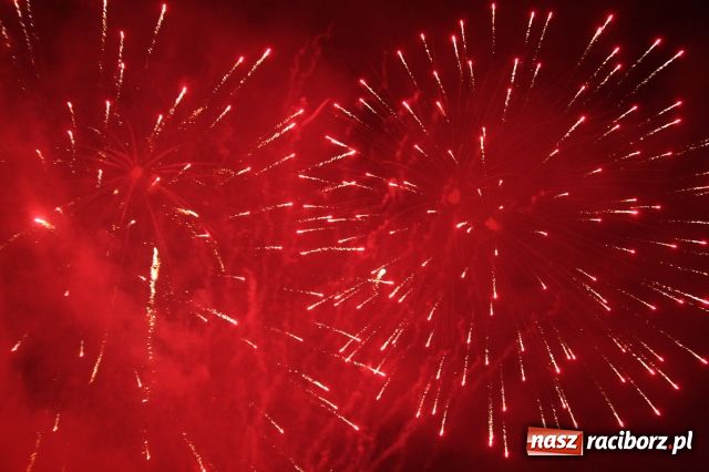 Zdjęcie w galerii na portalu naszraciborz.pl: Golce i fajerwerki na zakończenie  wiadomości z regionu