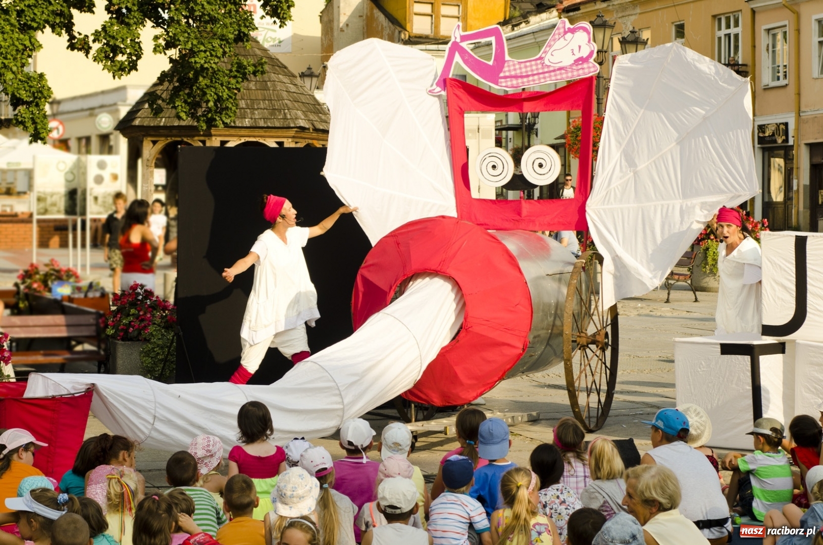 Zdjęcie w galerii na portalu naszraciborz.pl: Przed nami czwarty weekend Międzynarodowego Festiwalu Artystów Ulicy wiadomości z regionu