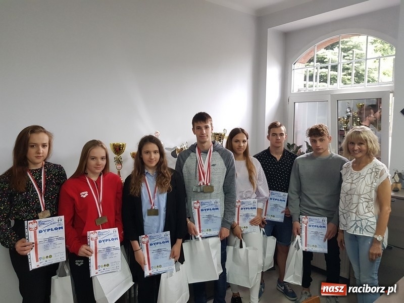 Zdjęcie w galerii na portalu naszraciborz.pl: Pływanie. Gratulacje dla pływaków  wiadomości z regionu