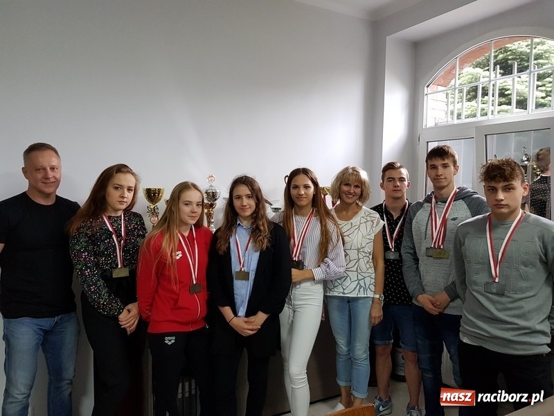 Zdjęcie w galerii na portalu naszraciborz.pl: Pływanie. Gratulacje dla pływaków  wiadomości z regionu