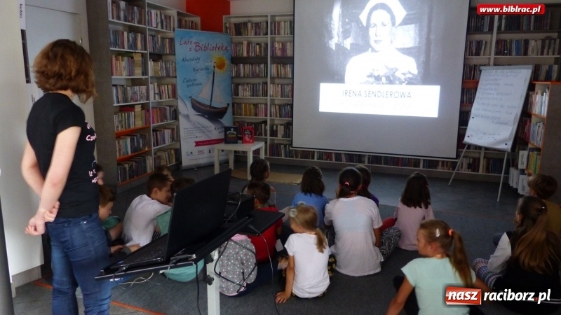 Zdjęcie w galerii na portalu naszraciborz.pl: Uczestnicy Lata z biblioteką na tropie superbohaterek wiadomości z regionu