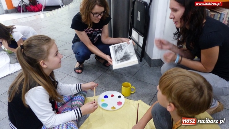 Zdjęcie w galerii na portalu naszraciborz.pl: Uczestnicy Lata z biblioteką na tropie superbohaterek wiadomości z regionu
