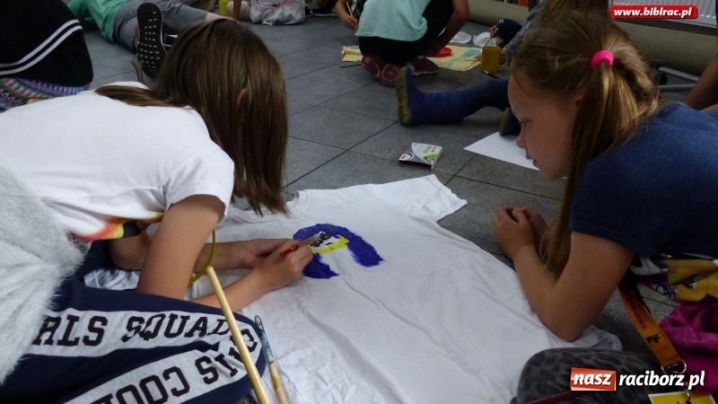 Zdjęcie w galerii na portalu naszraciborz.pl: Uczestnicy Lata z biblioteką na tropie superbohaterek wiadomości z regionu