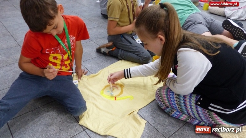 Zdjęcie w galerii na portalu naszraciborz.pl: Uczestnicy Lata z biblioteką na tropie superbohaterek wiadomości z regionu