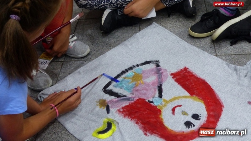 Zdjęcie w galerii na portalu naszraciborz.pl: Uczestnicy Lata z biblioteką na tropie superbohaterek wiadomości z regionu