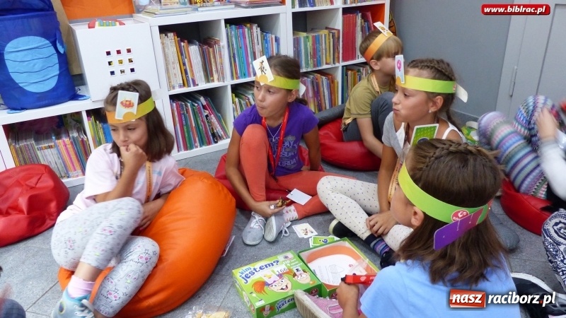 Zdjęcie w galerii na portalu naszraciborz.pl: Uczestnicy Lata z biblioteką na tropie superbohaterek wiadomości z regionu