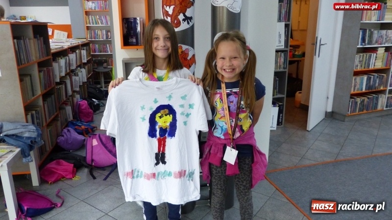 Zdjęcie w galerii na portalu naszraciborz.pl: Uczestnicy Lata z biblioteką na tropie superbohaterek wiadomości z regionu