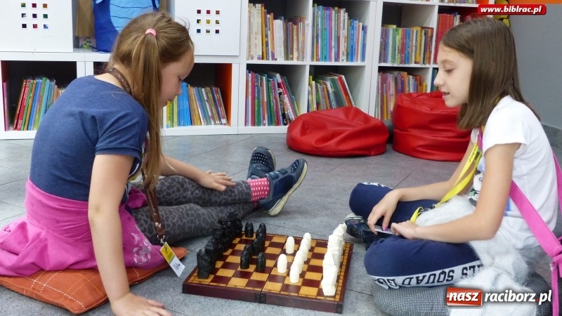 Zdjęcie w galerii na portalu naszraciborz.pl: Uczestnicy Lata z biblioteką na tropie superbohaterek wiadomości z regionu