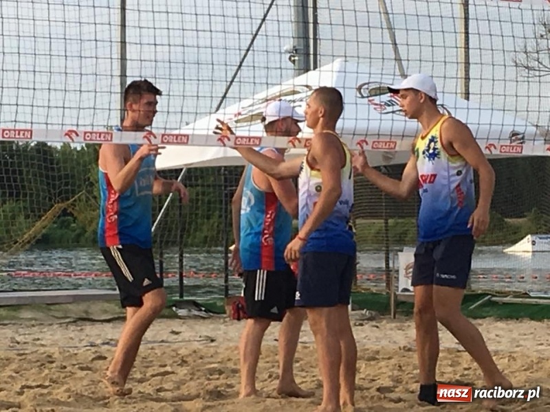 Zdjęcie w galerii na portalu naszraciborz.pl: Siatkarze plażowi KS AZS Rafako szóstą parą MP Juniorów wiadomości z regionu