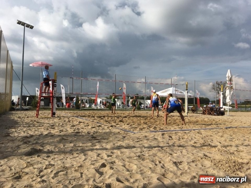 Zdjęcie w galerii na portalu naszraciborz.pl: Siatkarze plażowi KS AZS Rafako szóstą parą MP Juniorów wiadomości z regionu